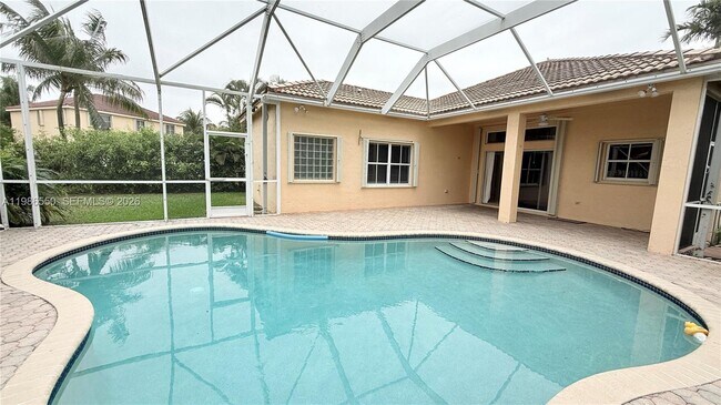 Building Photo - 964 Tanglewood Cir