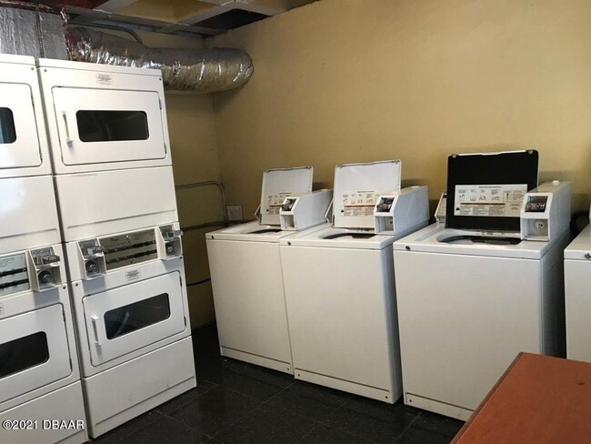 Building Photo - 732 N Halifax Ave