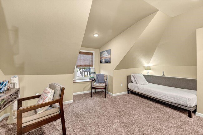 Building Photo - 983 N Main St