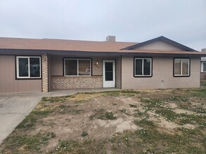 Building Photo - 461 Seckel St
