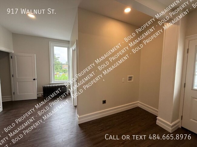 Building Photo - 917 Walnut St
