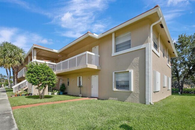 Building Photo - 9949 Twin Lakes Dr