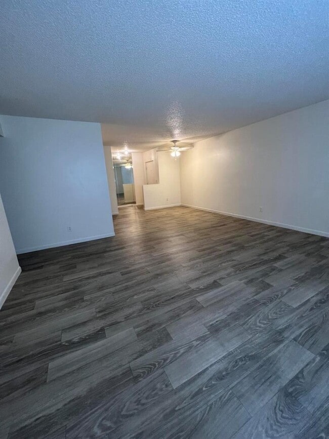Building Photo - 2.0 bedroom in St. Petersburg Florida 33704