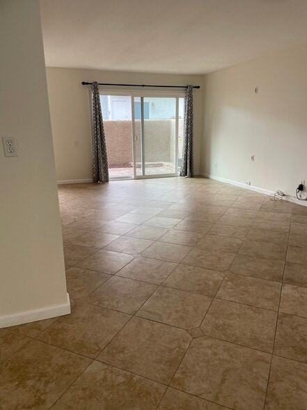 Building Photo - 1916 Warfield Ave