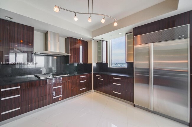Building Photo - 6000 Island Blvd
