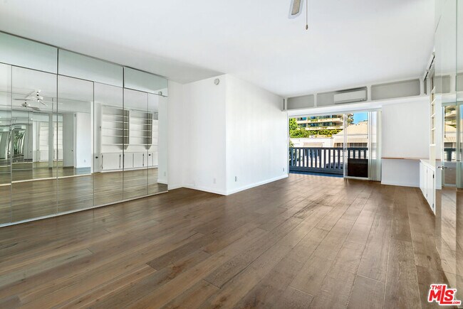 Building Photo - 999 N Doheny Dr