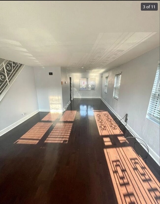 Building Photo - 3 bedroom 1 bath house available in North ...