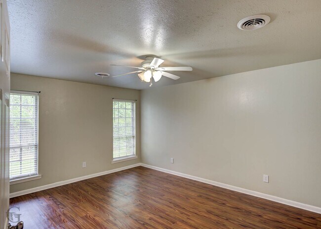 Building Photo - 2829 Doles Pl
