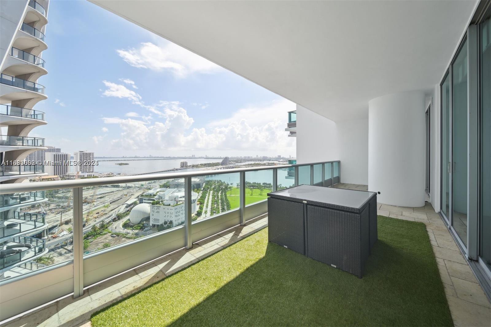 Building Photo - 900 Biscayne
