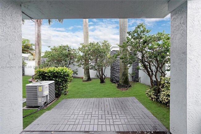 Building Photo - 3533 Sonoma Dr