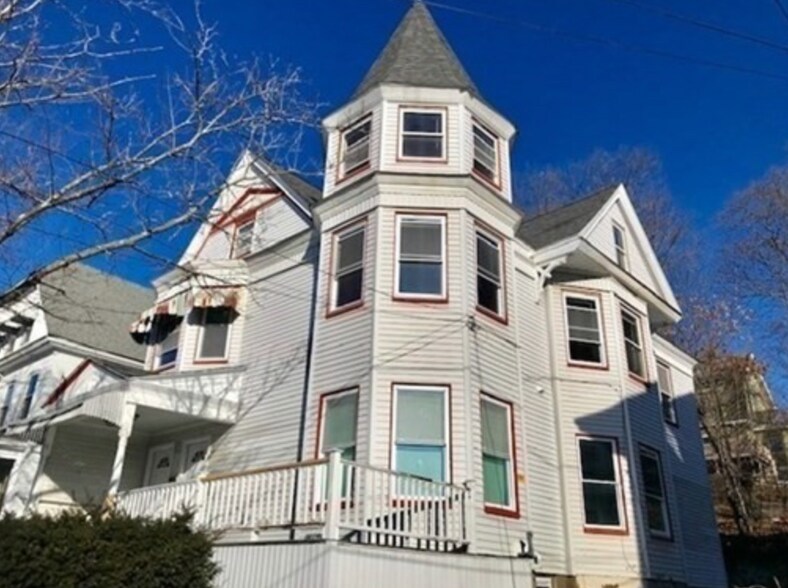 Building Photo - 13 Holmes St
