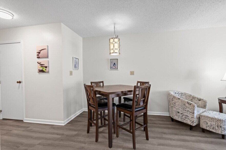 Building Photo - 1920 Bent Grass Dr