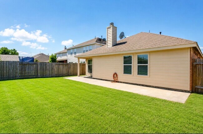 Building Photo - 1318 Colonial Manor Dr