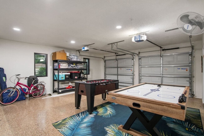 Building Photo - 612 Montezuma Dr