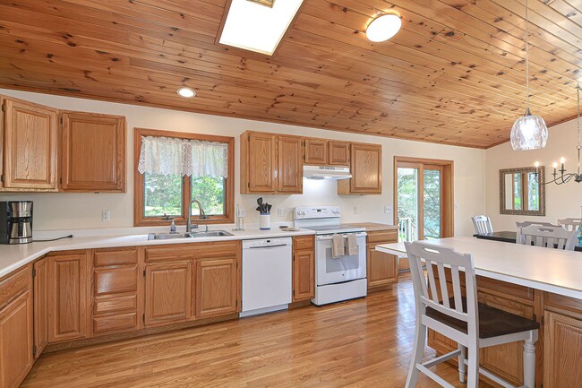 Building Photo - Winter Rental: Wingaerchic (Dog-friendly!)
