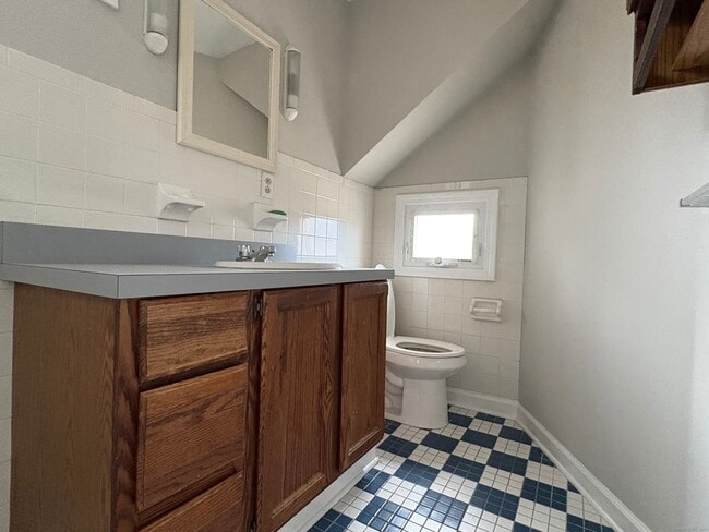 Building Photo - 15 Omo St