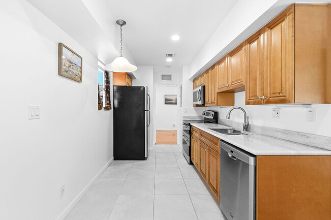 Building Photo - 3450 S Olive Ave