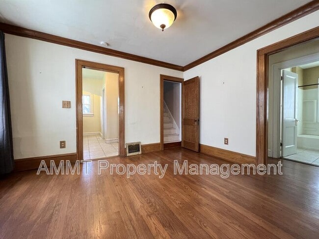 Building Photo - 421 19th St NE