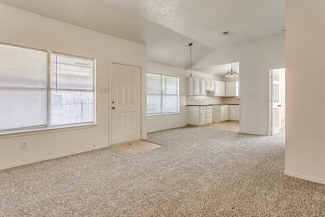 Building Photo - Cute 3 Bedroom 2 Bath 2 Car Garage One Sid...
