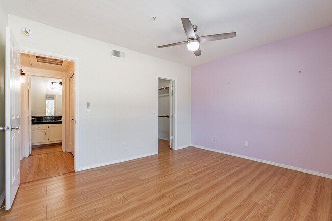 Building Photo - Chandler's Best-Kept Secret: Spacious Cond...