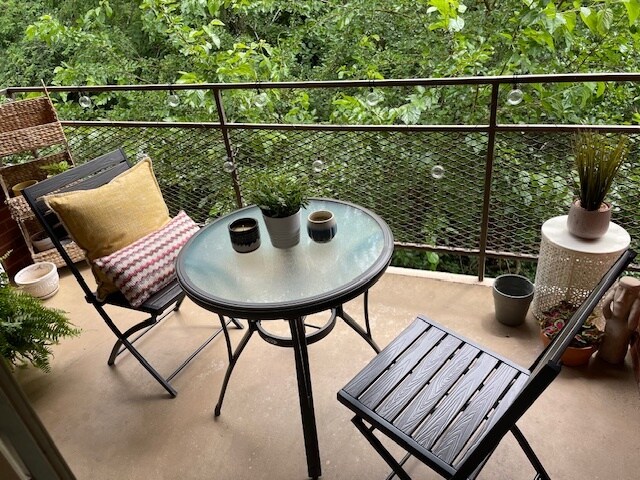 Building Photo - 250 Little St