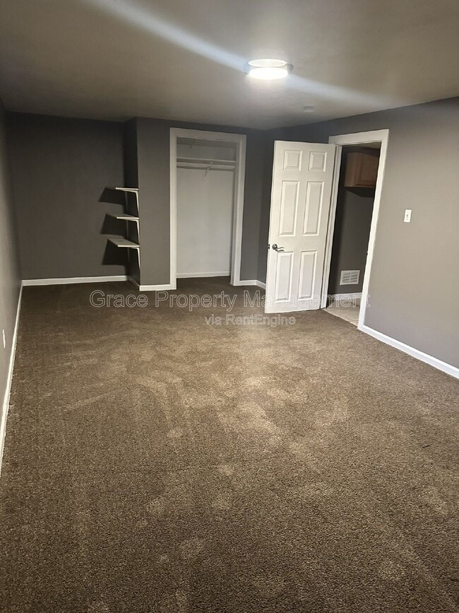 Building Photo - 13669 E Nevada Ave