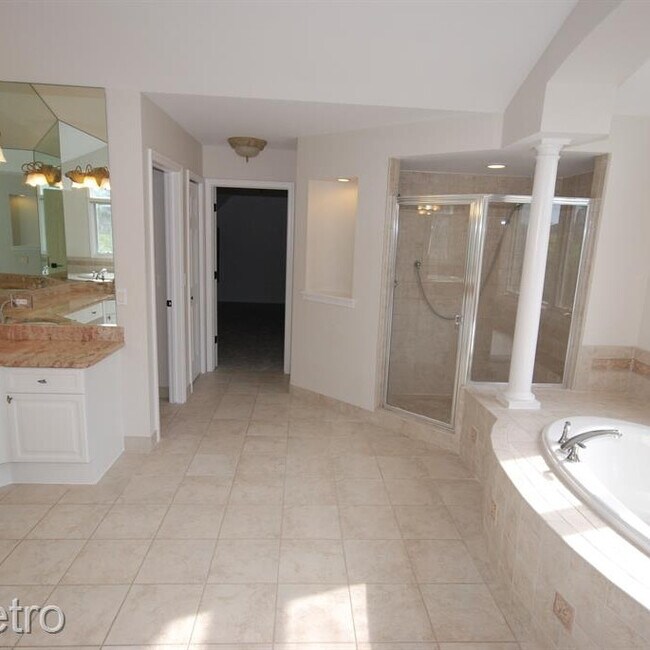 Building Photo - 5121 Parkgate Dr