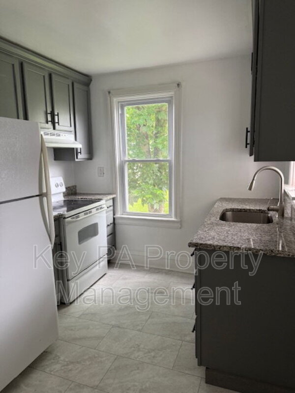 Building Photo - 471 Hodgson St