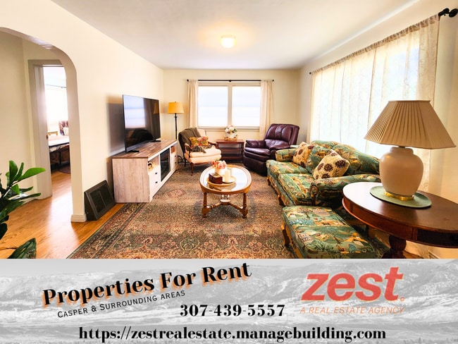 Building Photo - 1905 E 3rd St