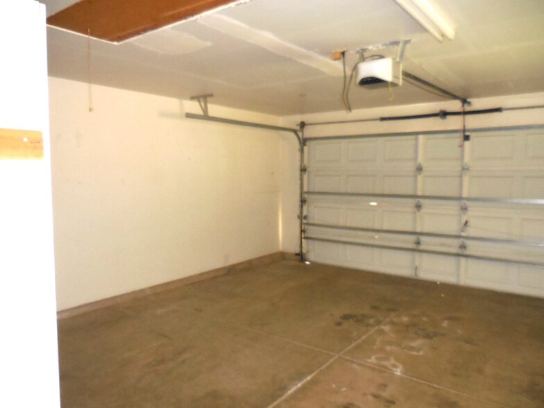 Building Photo - 368 Quail Dr
