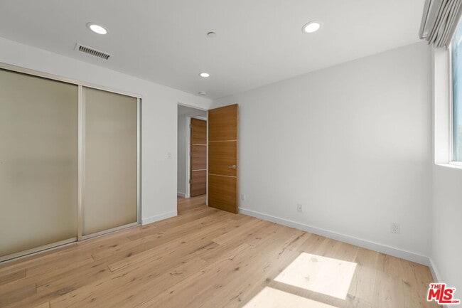 Building Photo - 808 Brooks Ave