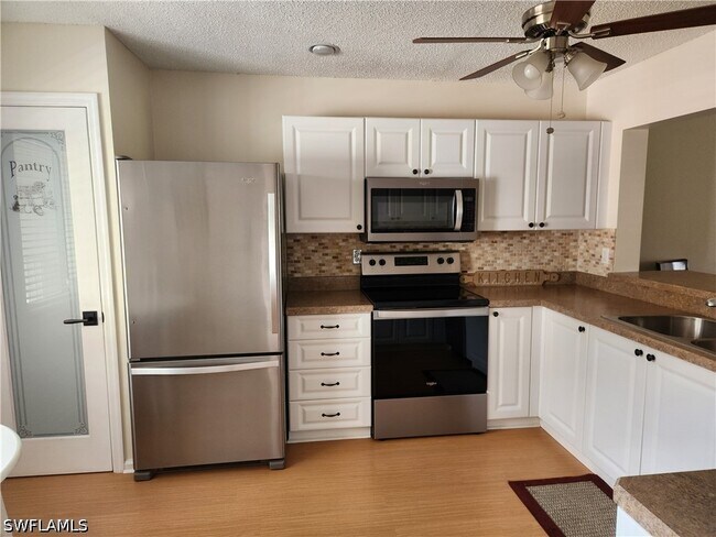 Building Photo - 5928 Cranbrook Way