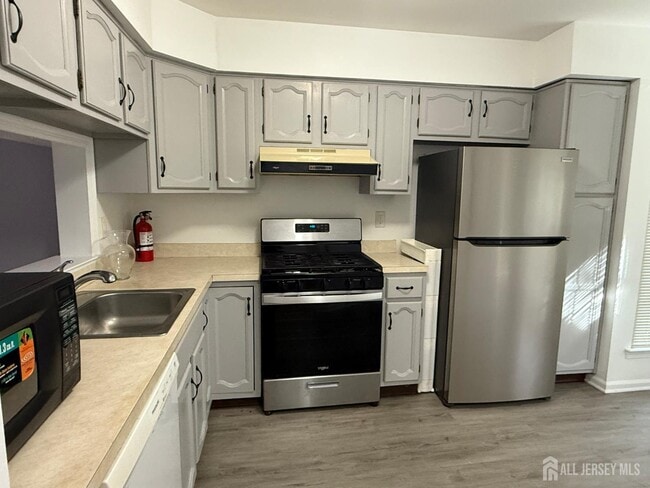 Building Photo - 405 Maplecrest Rd