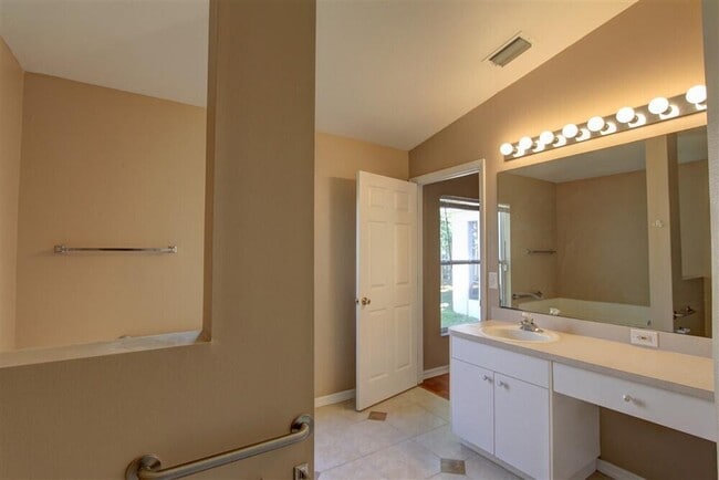 Building Photo - 2477 Deercroft Dr
