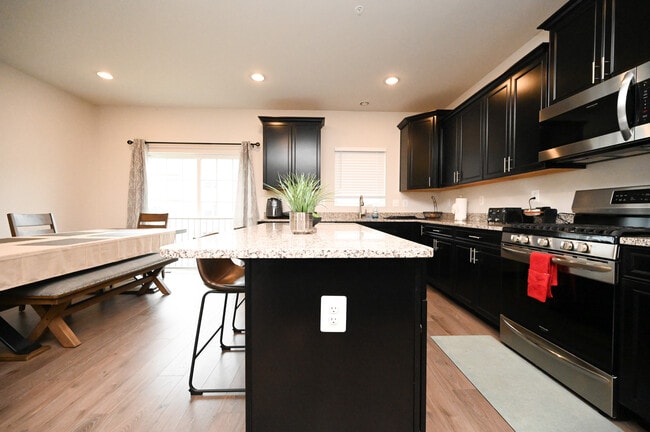 Building Photo - 522 Calvert Way