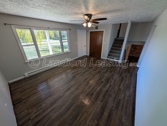 Building Photo - Spacious 4-Bedroom Home with Scenic Views ...