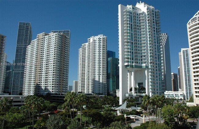 Building Photo - 540 Brickell Key Dr