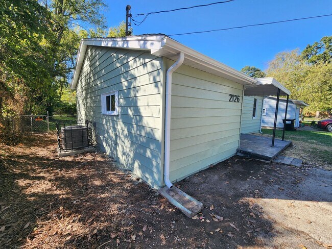 Building Photo - Spacious 3-Bedroom, 1-Bathroom Home AVAILA...
