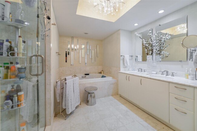 Building Photo - 1331 Brickell Bay Dr