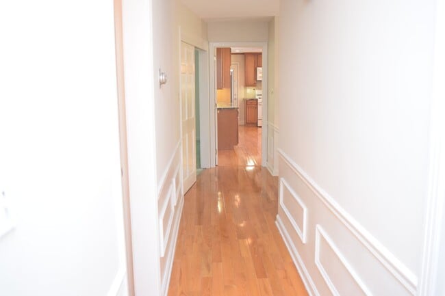 Building Photo - 4 Bed, 3 Bath Well-Located Brick Home in Lake Hickory Country Club For Rent!