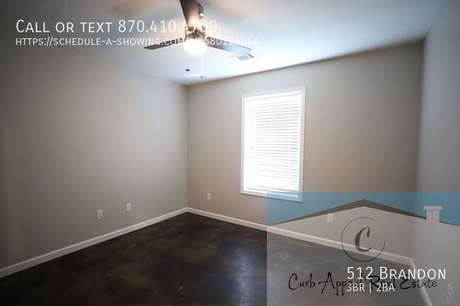 Building Photo - Move in special $800!!  Beautiful 3 bed / ...