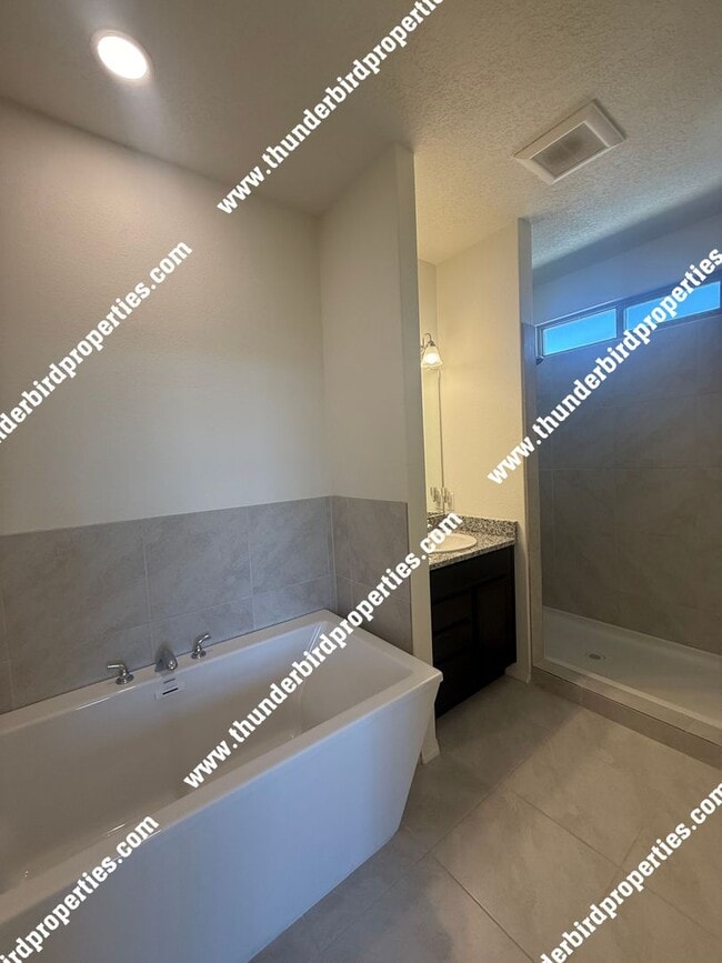 Building Photo - Great 4 bedroom home - Rio Rancho
