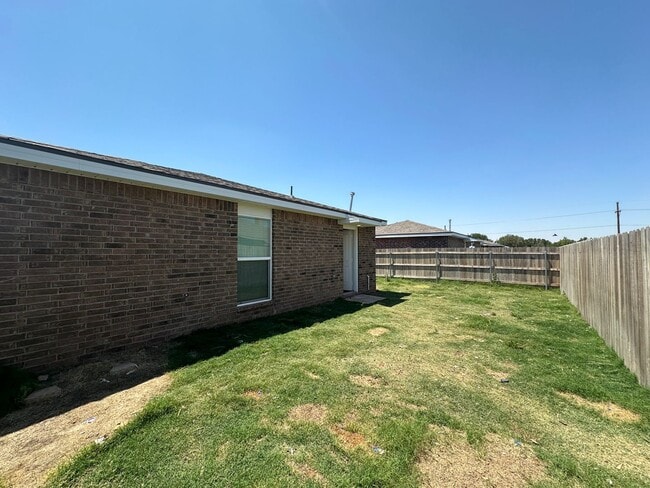 Building Photo - Available October 8th- in Upland West.
