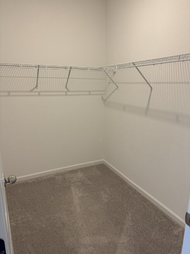 Building Photo - "Spacious 4-Bed Oasis with Granite Finishes & Guest Suite in Jacksonville!"