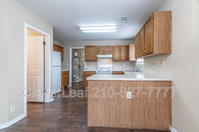 Building Photo - 7121 Lynn Lake Dr