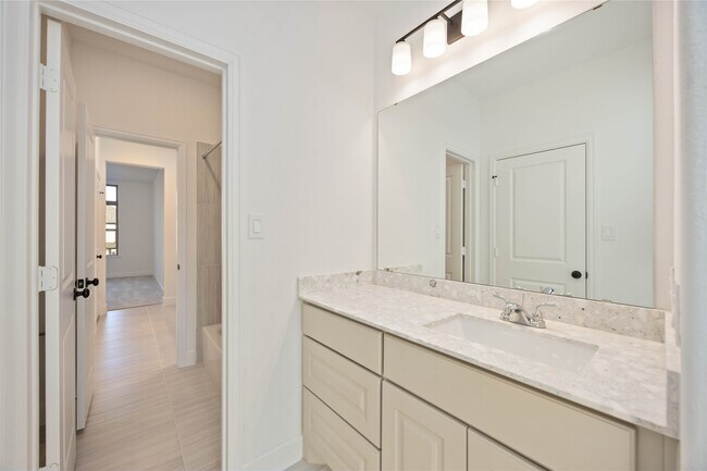 Building Photo - 2215 Falling Fig Ln