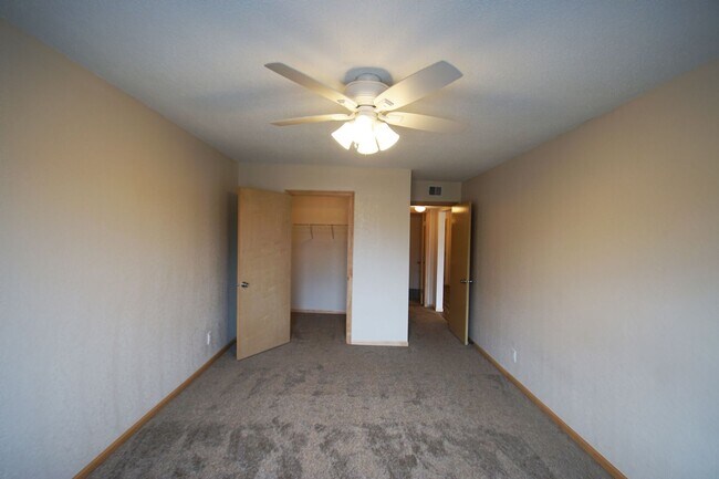 Building Photo - Pinto Suite