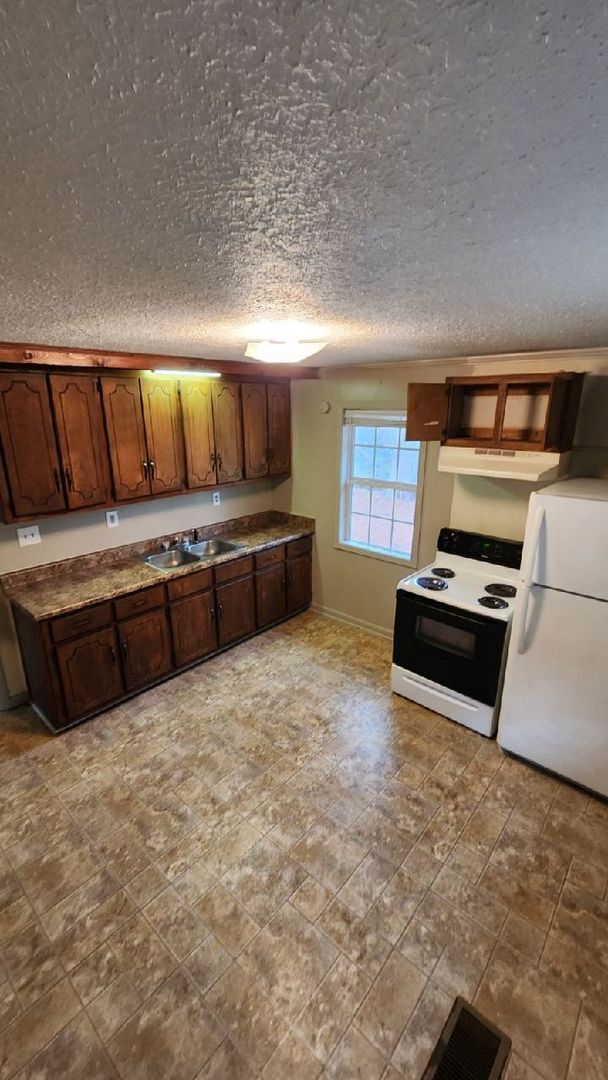 Building Photo - Monthly Paid Rent