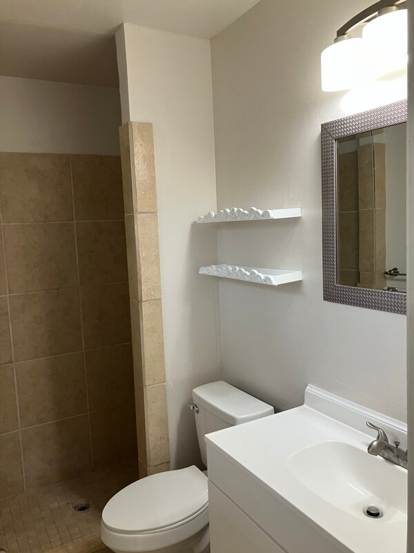 Building Photo - 16313 Lamont Rd