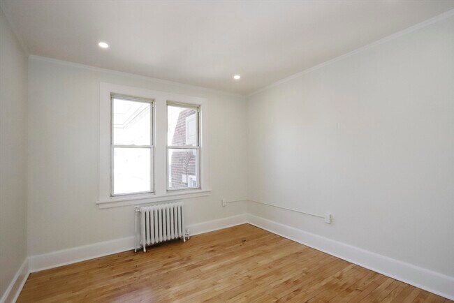 Building Photo - 189 Elm St